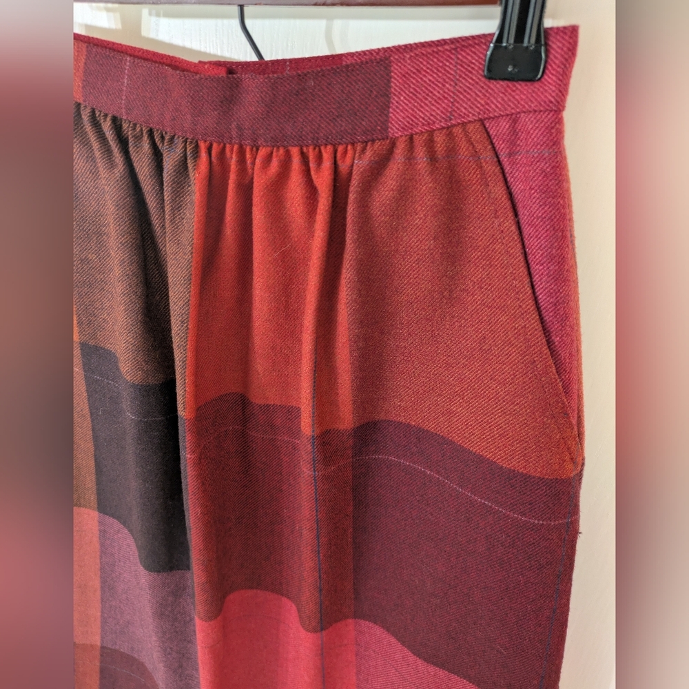 Red Plaid Wool Skirt - The Wyndham Collection, Vintage Size 6 Petite (= Size 4?) - Picture 2 of 6